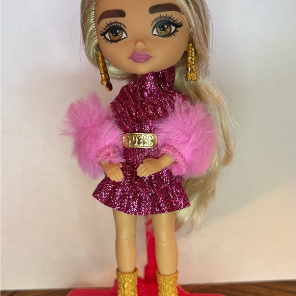 Barbie Extra Minis Dolls LOT of 4 - Picture 3 of 6